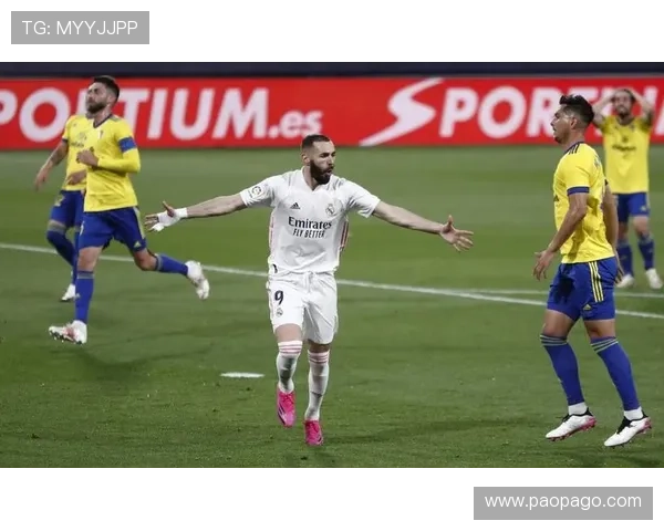 维尼修斯上演精彩帽子戏法助皇马主场大胜奥萨苏纳再现豪门统治力